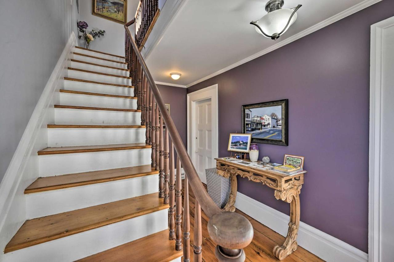 Bright Apartment - Half Mi To Greenport Harbor! Bagian luar foto