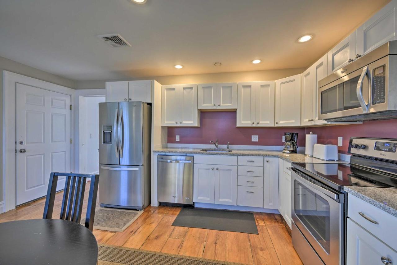Bright Apartment - Half Mi To Greenport Harbor! Bagian luar foto