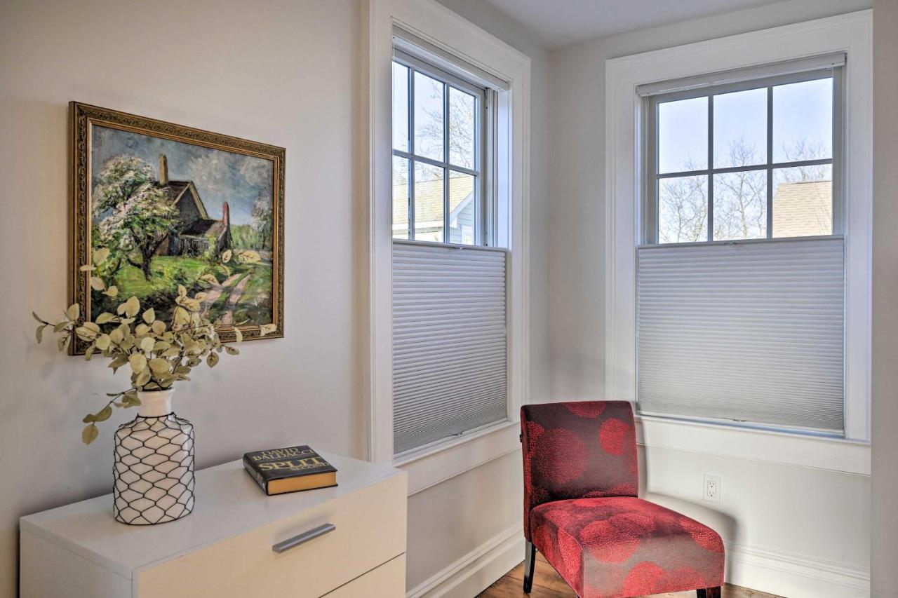 Bright Apartment - Half Mi To Greenport Harbor! Bagian luar foto