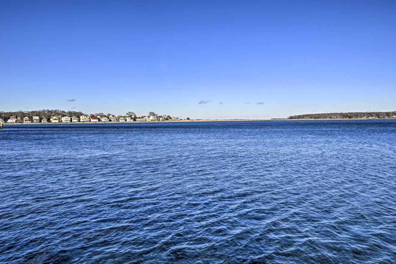 Bright Apartment - Half Mi To Greenport Harbor! Bagian luar foto